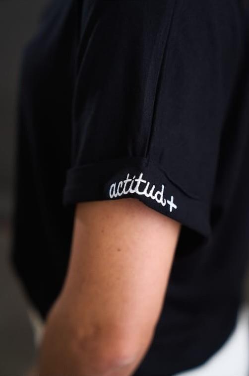 CAMISETA BÁSICA NEGRA