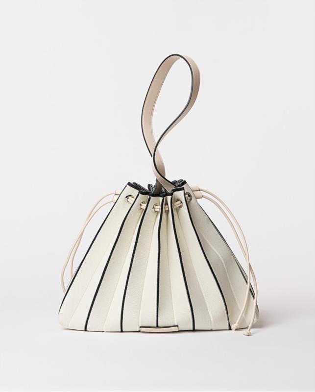 BOLSO PLISADO CON NECESER INTERIOR