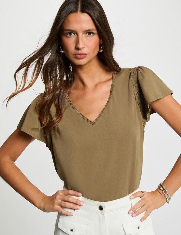 CAMISETA CON VOLANTE