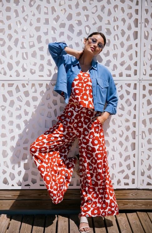 PANTALÓN DE FLORES ROJAS