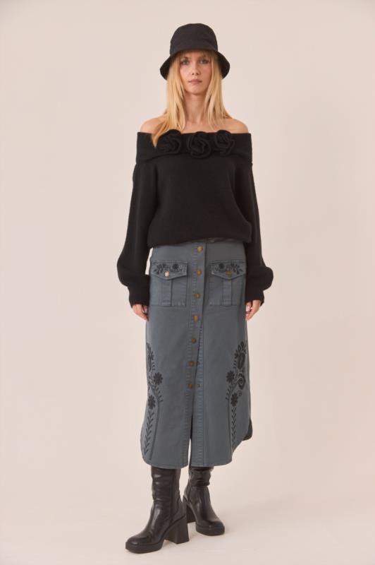 FALDA MIDI DENIM CON BORDADO 