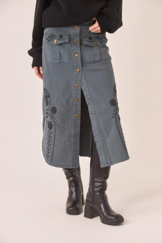 FALDA MIDI DENIM CON BORDADO 
