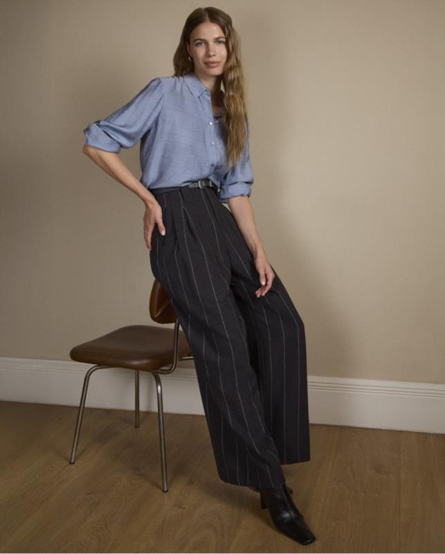PANTALÓN WIDE LEG RAYA DIPLOMÁTOCA