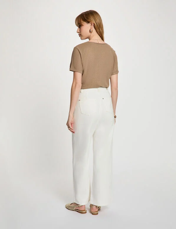 camiseta con cuello en v