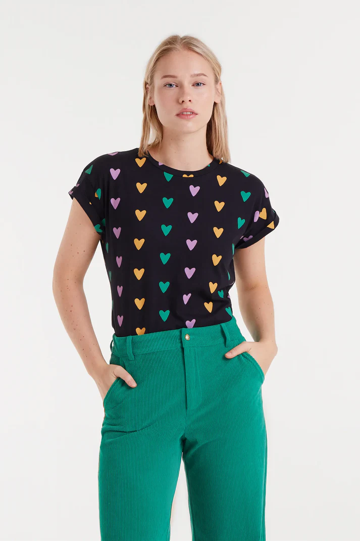 CAMISETA CORAZONES MULTICOLOR