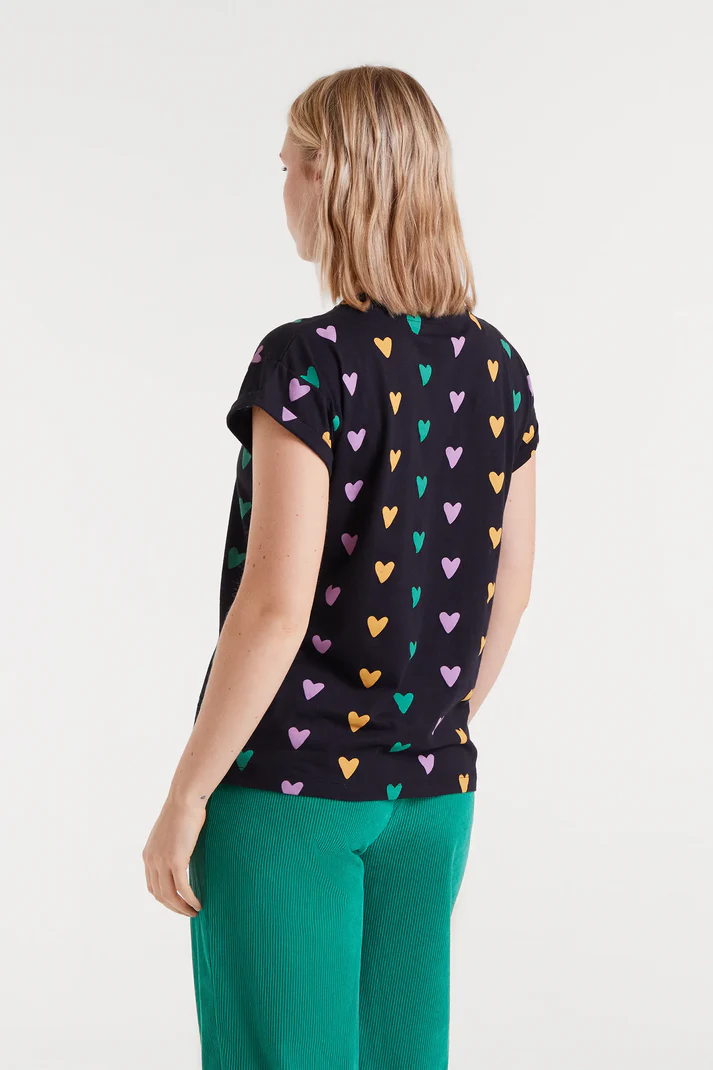 CAMISETA CORAZONES MULTICOLOR