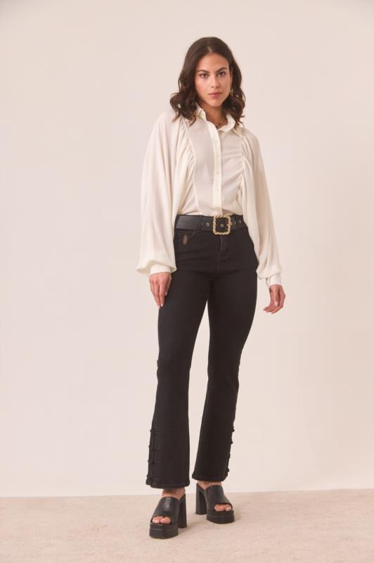 PANTALÓN DENIM CON ABETURA LATERAL 