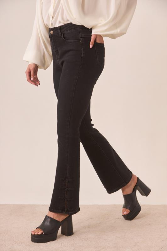 PANTALÓN DENIM CON ABETURA LATERAL 