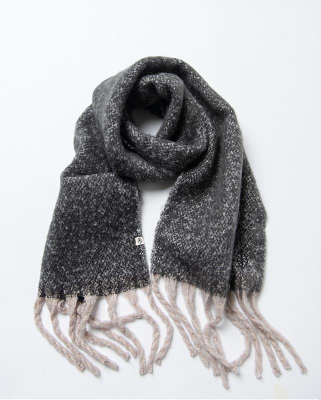 BUFANDA CON FLECOS