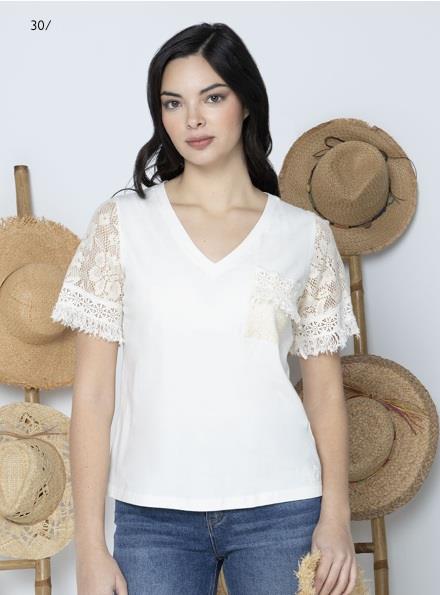 CAMISETA CON ENCAJE Y BOLSILLO