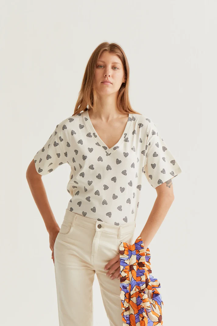 CAMISETA DE CORAZONES