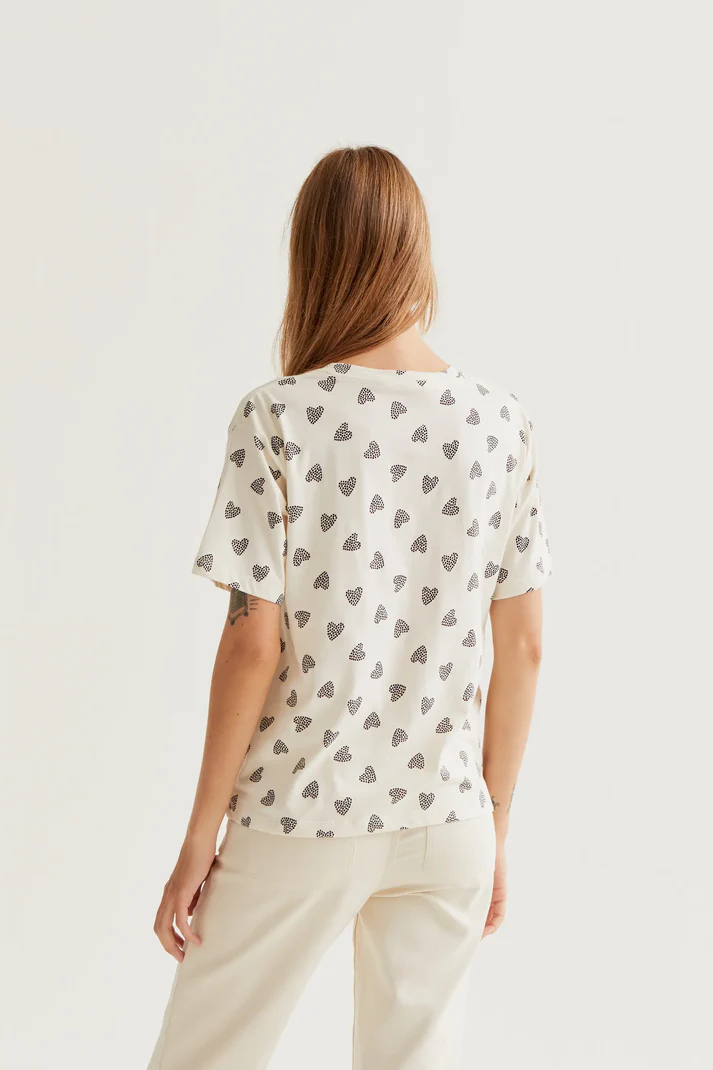 CAMISETA DE CORAZONES