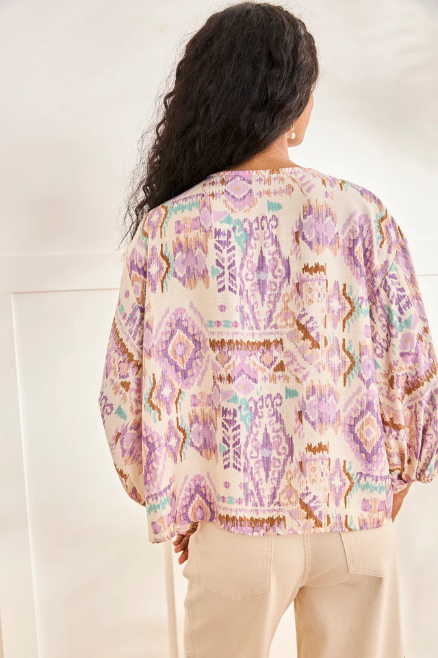 BLOSA ESTAMPADA CON BLONDAS