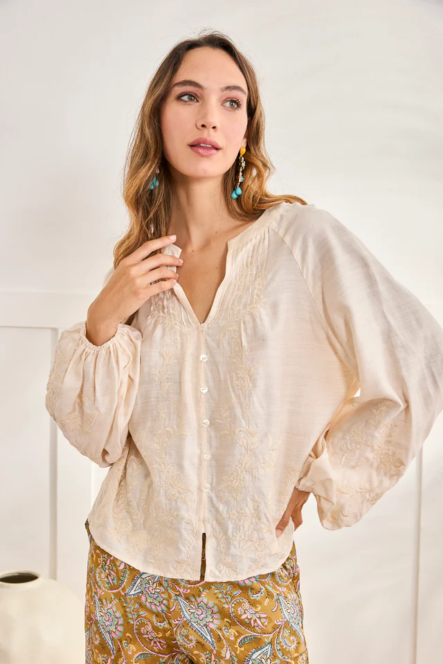 BLUSA VISCOSA CON BORDADOS