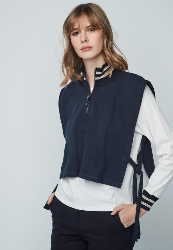 SUDADERA CON APERTURAS