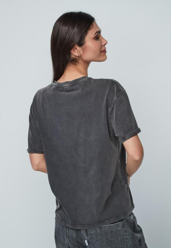 CAMISETA CON SERIGRAFÍA ROJA