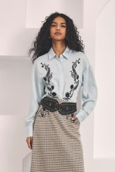 BLUSA CON BORDADO