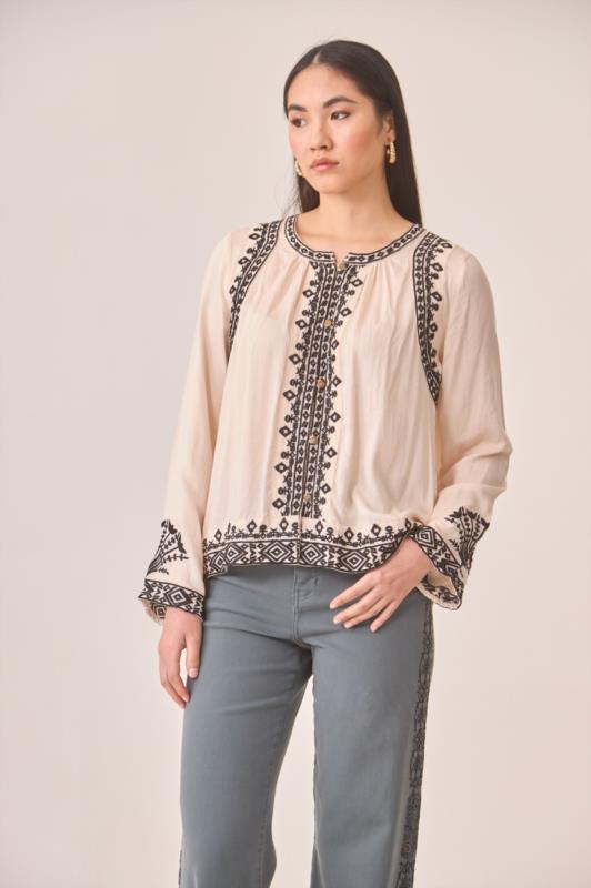BLUSA MODAL CON BORDADO