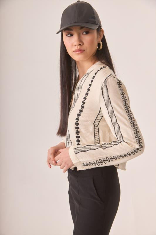 BLUSA CON BORDADO GEOMETRICO