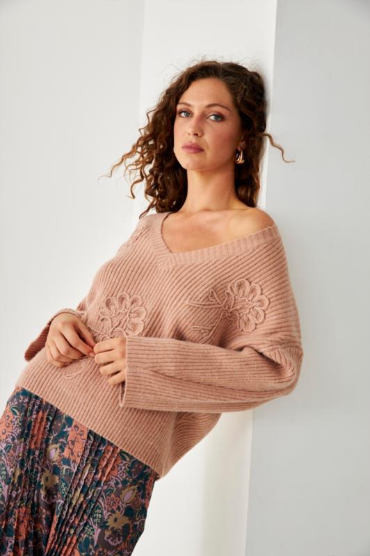 JERSEY CON BORDADO A TONO